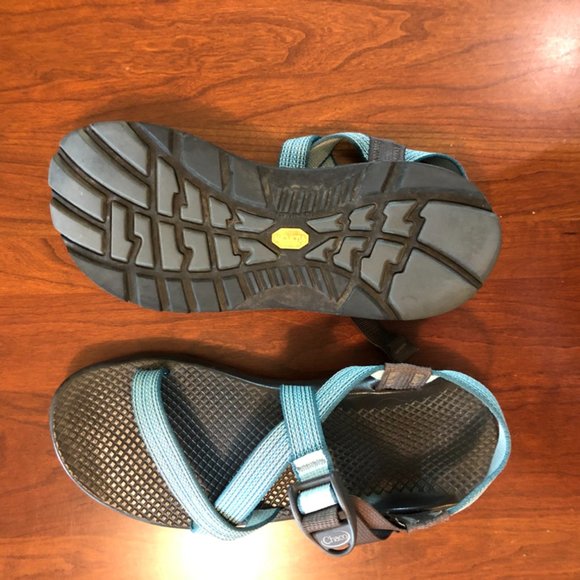 should i get chacos without toe strap